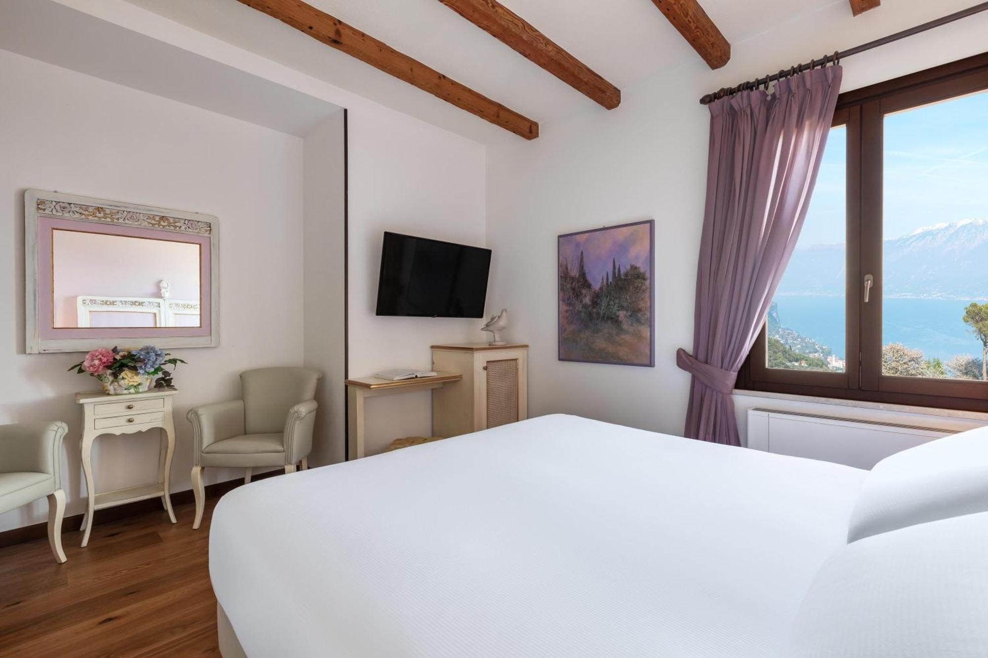 Romantikhotel - Boutique Hotel Villa Sostaga Gargnano Esterno foto