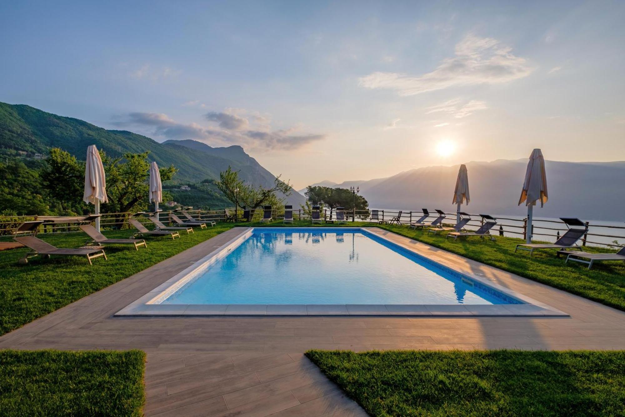 Romantikhotel - Boutique Hotel Villa Sostaga Gargnano Esterno foto