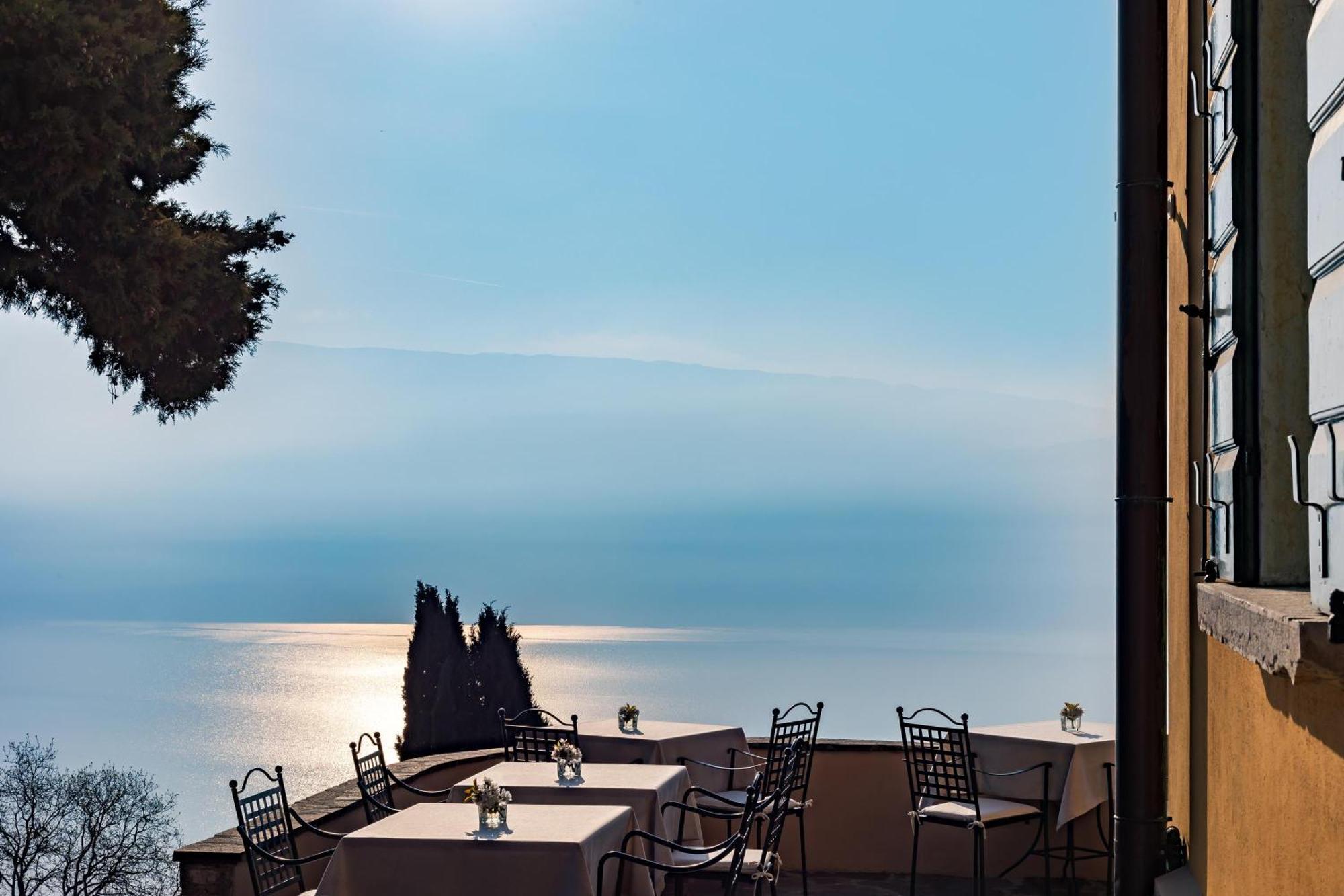 Romantikhotel - Boutique Hotel Villa Sostaga Gargnano Esterno foto
