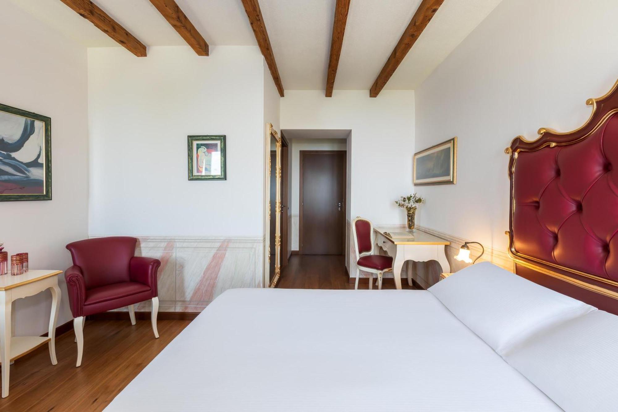 Romantikhotel - Boutique Hotel Villa Sostaga Gargnano Esterno foto