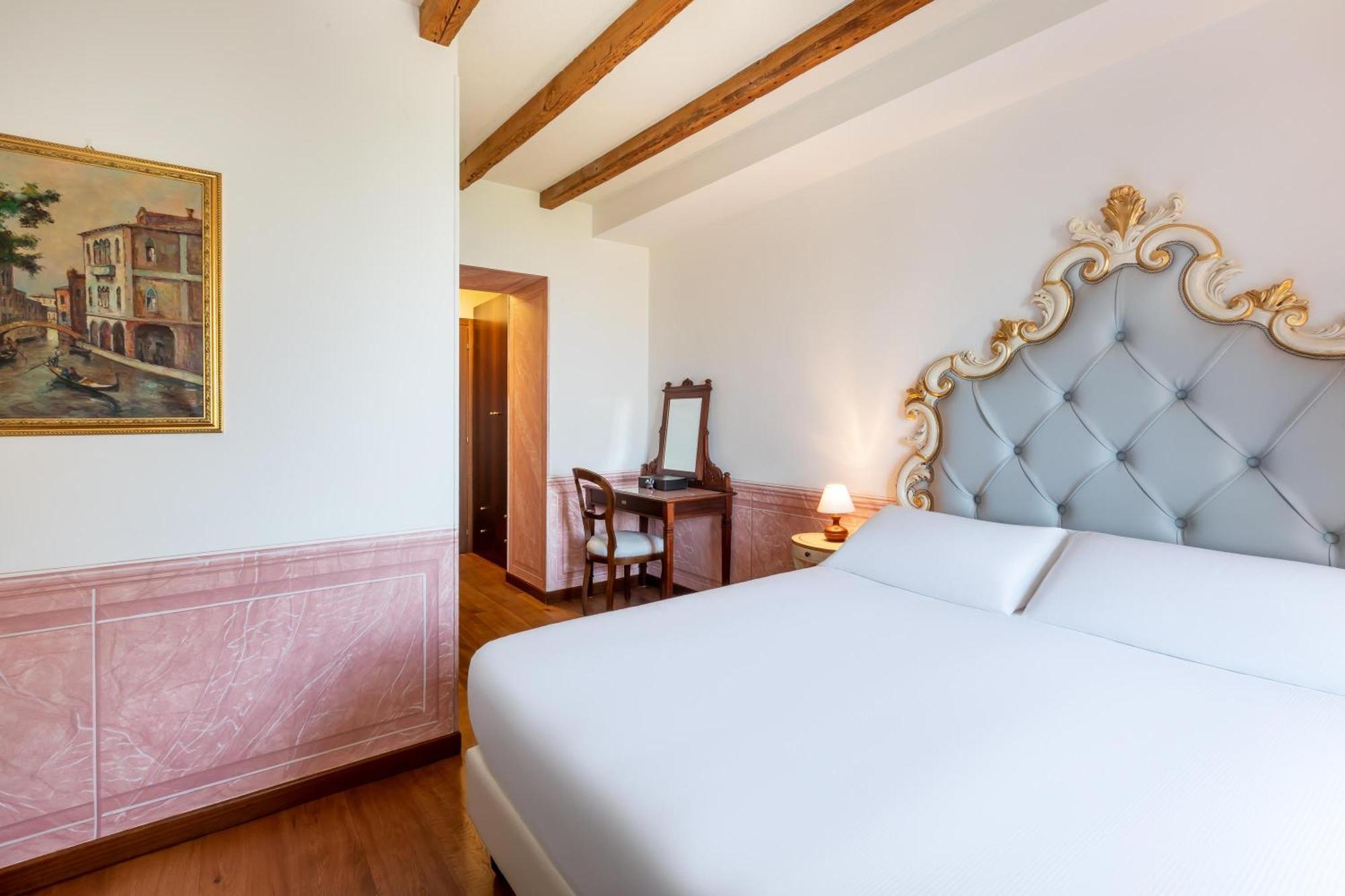 Romantikhotel - Boutique Hotel Villa Sostaga Gargnano Esterno foto