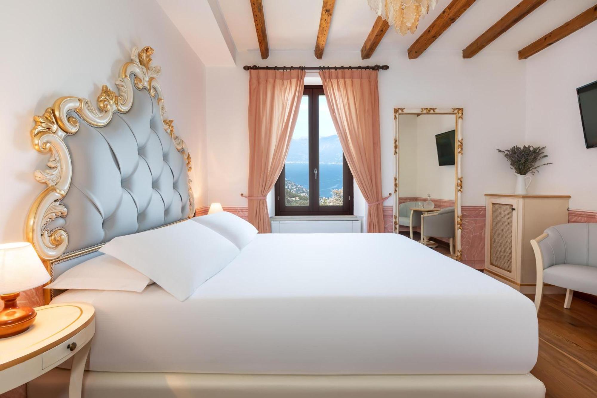 Romantikhotel - Boutique Hotel Villa Sostaga Gargnano Esterno foto