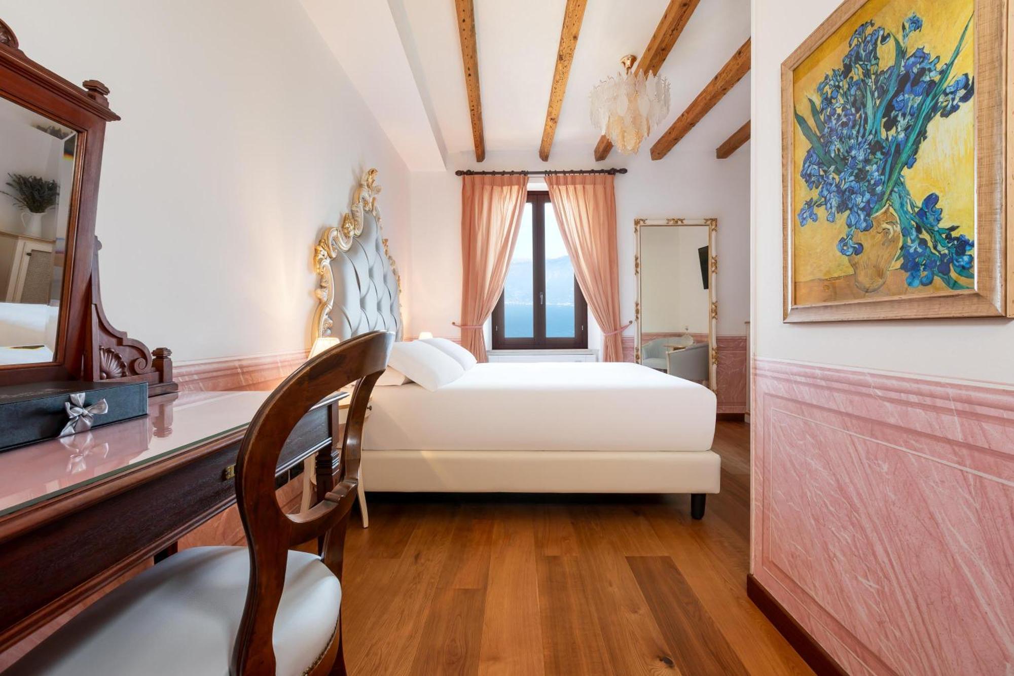Romantikhotel - Boutique Hotel Villa Sostaga Gargnano Esterno foto