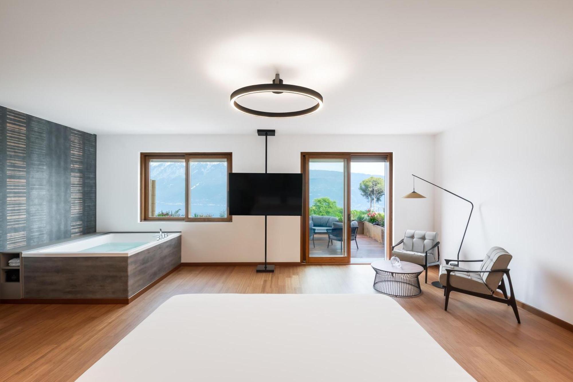 Romantikhotel - Boutique Hotel Villa Sostaga Gargnano Esterno foto