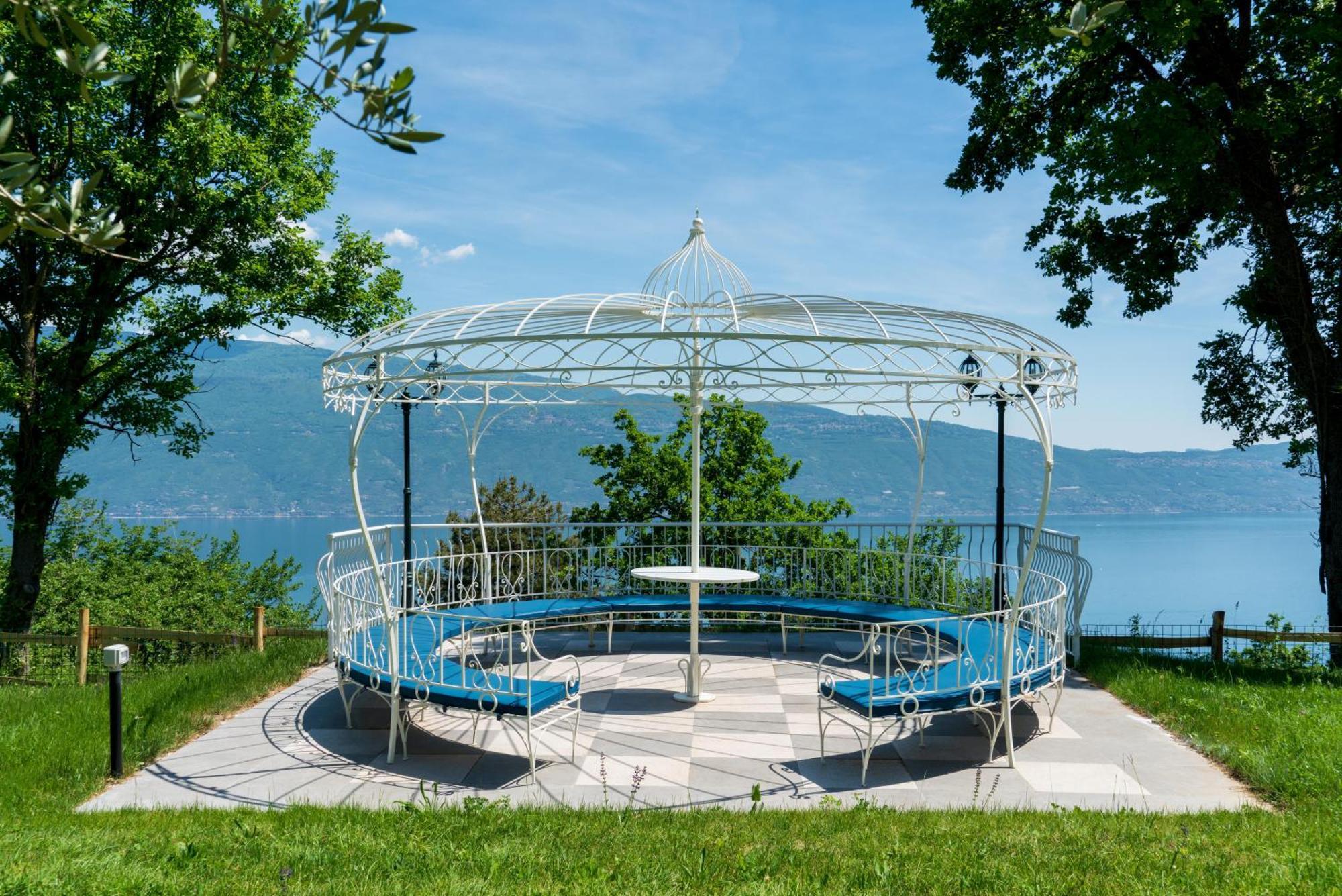 Romantikhotel - Boutique Hotel Villa Sostaga Gargnano Esterno foto