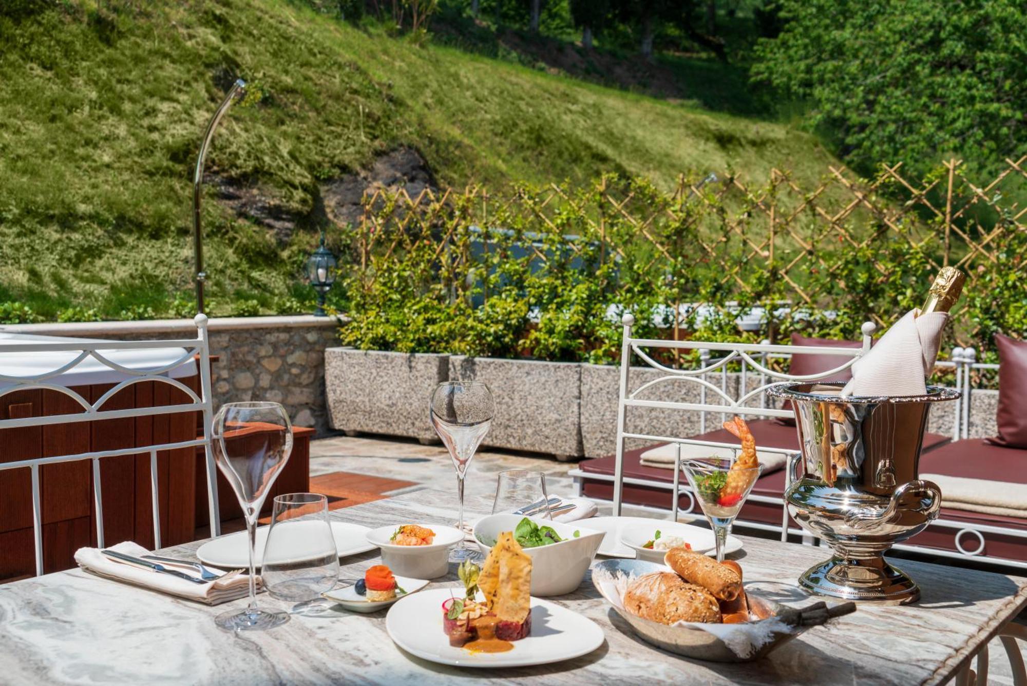 Romantikhotel - Boutique Hotel Villa Sostaga Gargnano Esterno foto