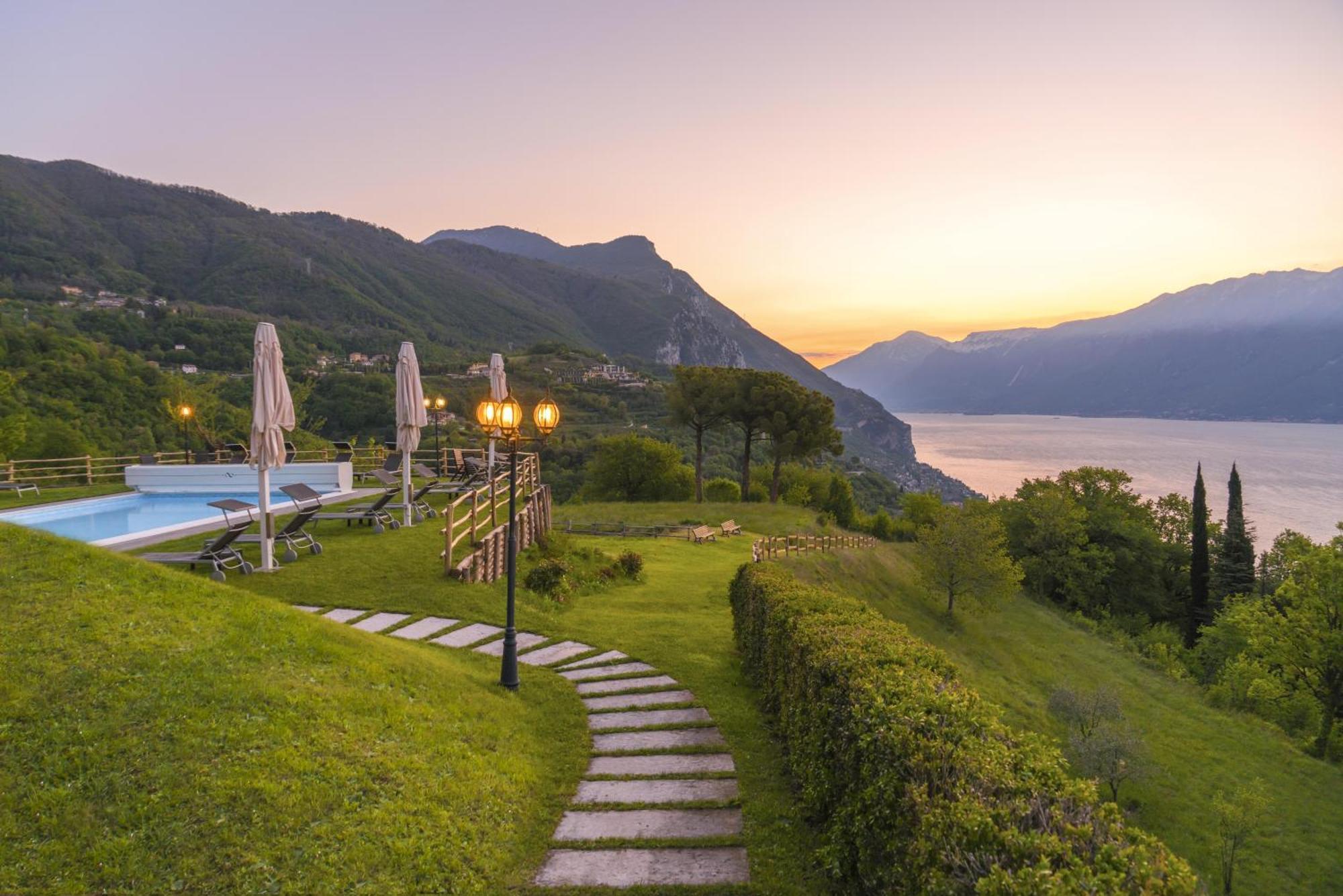 Romantikhotel - Boutique Hotel Villa Sostaga Gargnano Esterno foto