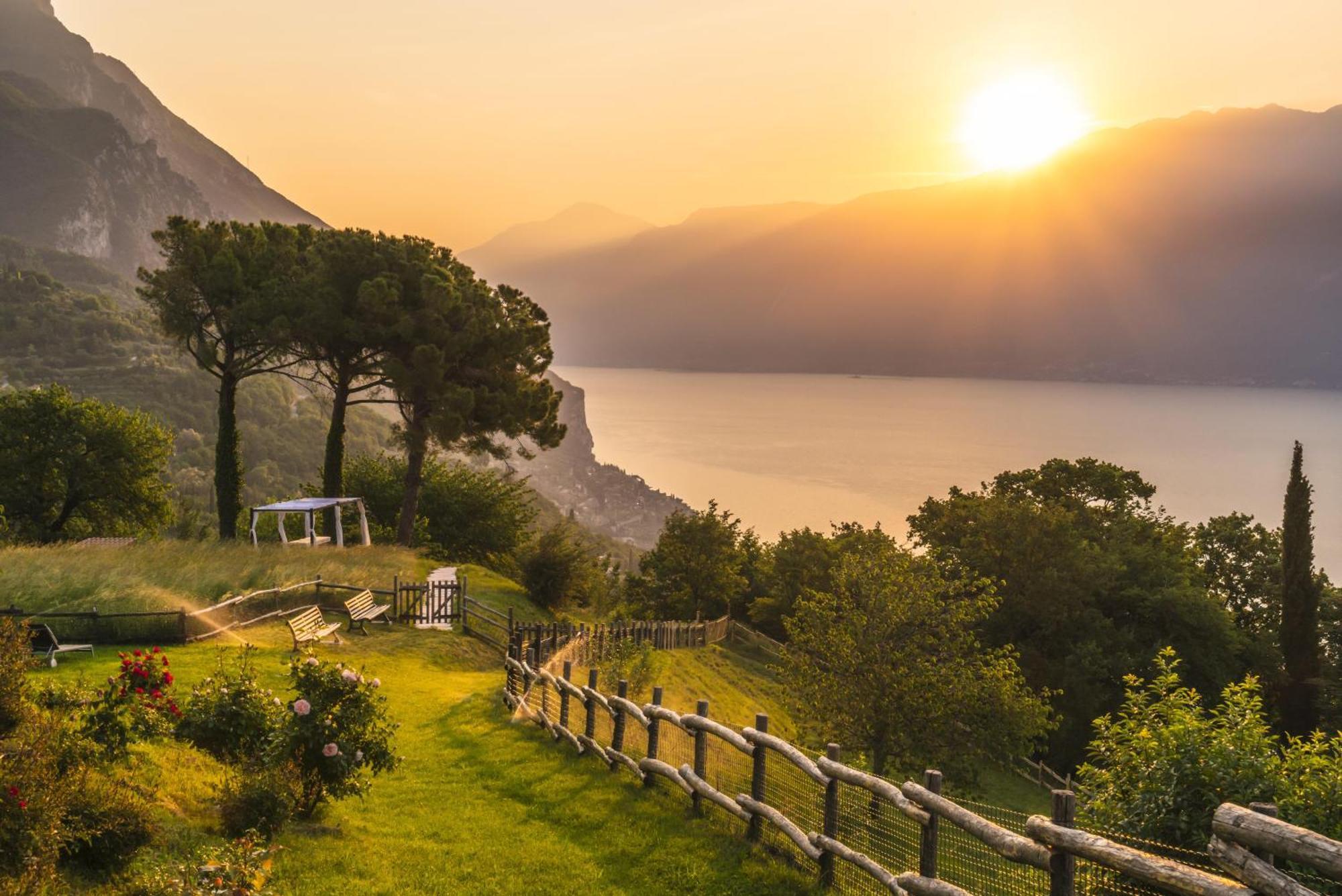 Romantikhotel - Boutique Hotel Villa Sostaga Gargnano Esterno foto